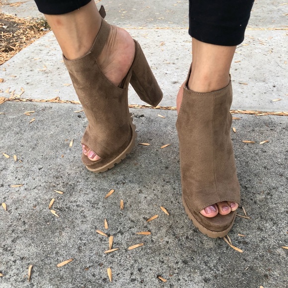 Taupe Faux Suede Chunky heels - Picture 3 of 5